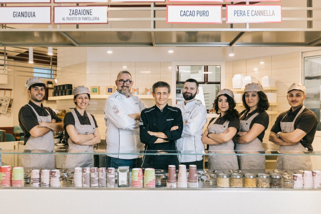 Staff gelateria Gelato D’Essai da Geppy Sferra ristorante di gelato Roma Centocelle