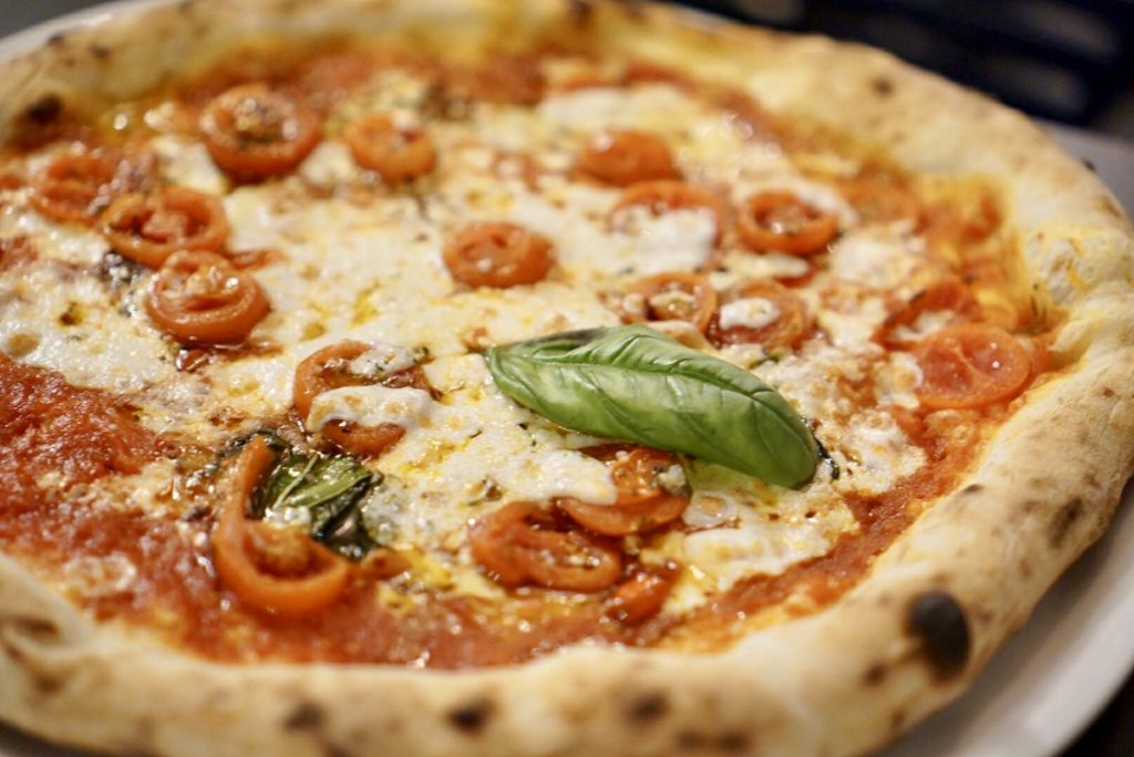 Pizza Celestina alla Camilluccia pizzeria cucina Roma via Mario Fani