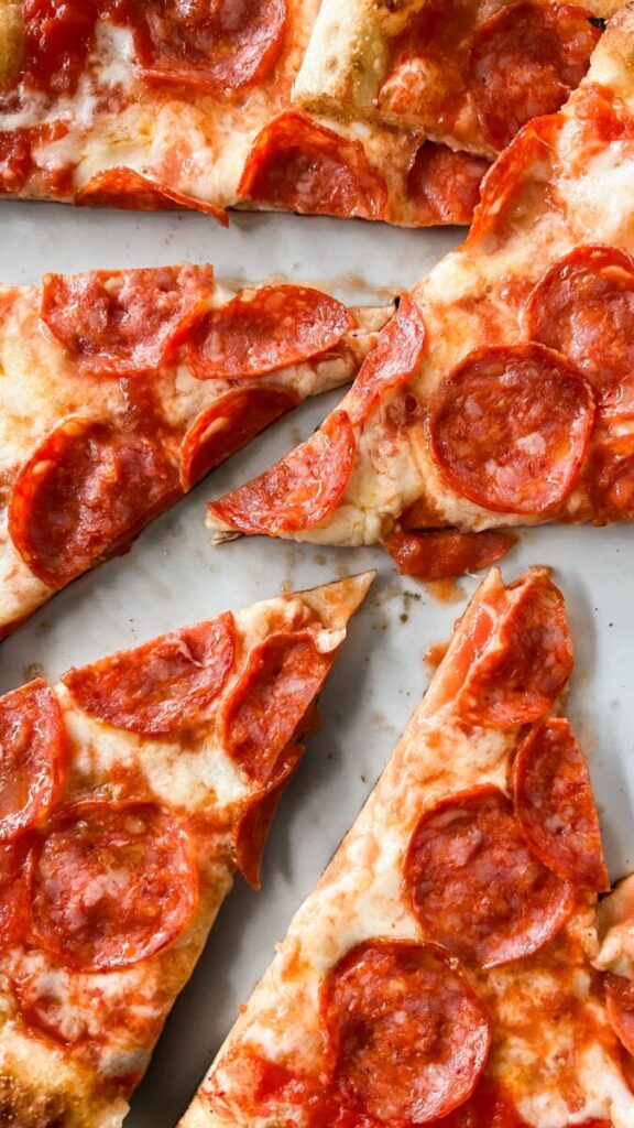 AMMÀ JUST PIZZA dal menu Pizza Pepperoni con passata di pomodoro provola salame pepperoni americano