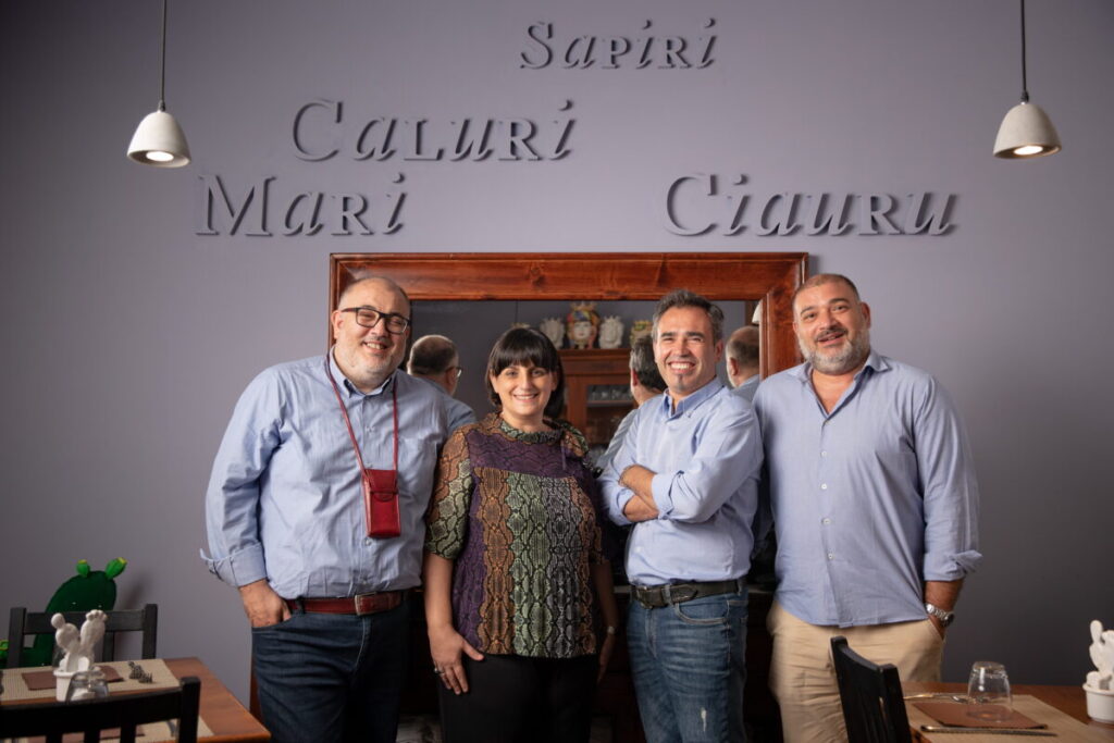 I soci fondatori del ristorante CASA E PUTIA Messina Nino Mostaccio e sua moglie Adriana Sirone, Andrea Mostaccio e Marcello D'Agostino