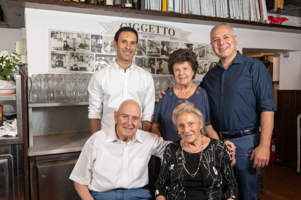 La famiglia Ceccarelli terza generazione gestori ristorante GIGGETTO AL PORTICO D'OTTAVIA Roma